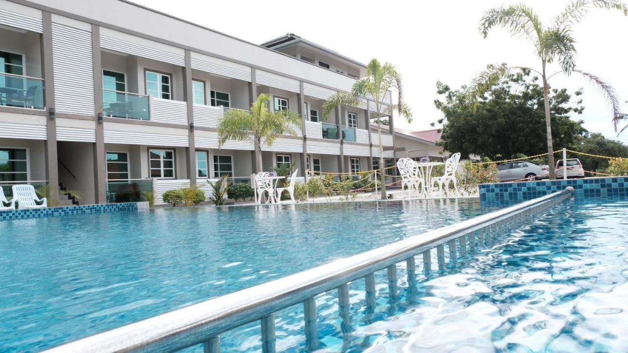 Aneeda Inn Pantai Cenang  Exterior photo