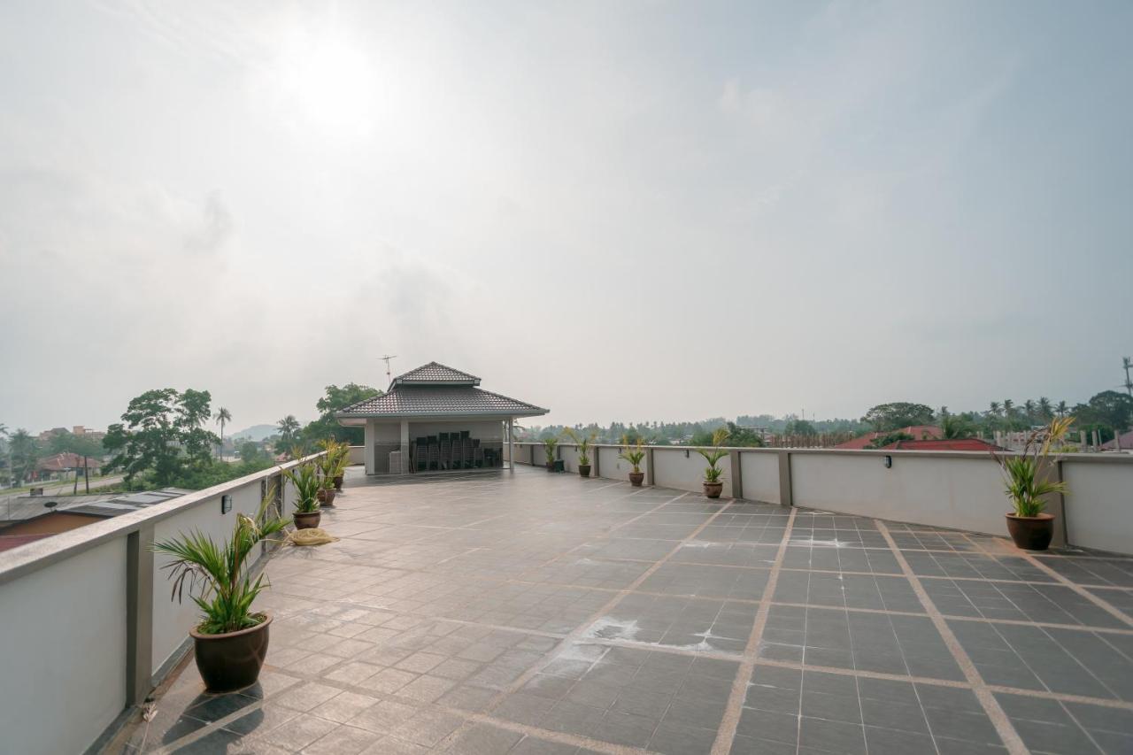 Aneeda Inn Pantai Cenang  Exterior photo