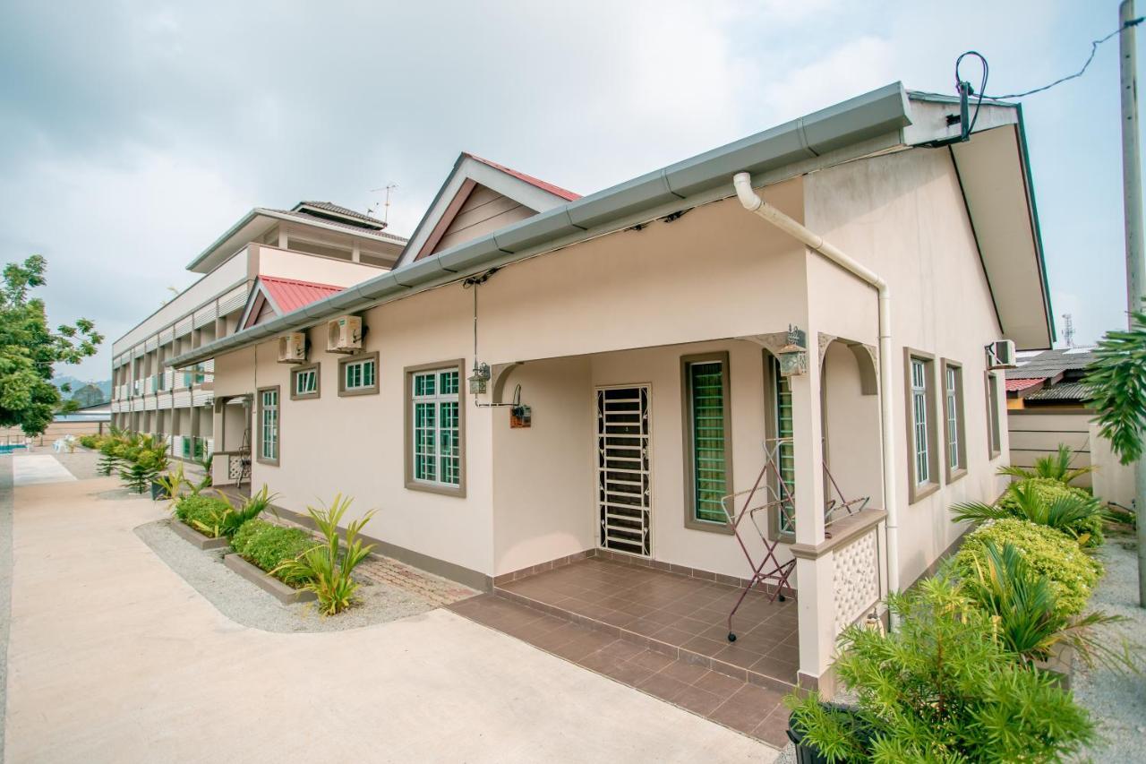 Aneeda Inn Pantai Cenang  Exterior photo